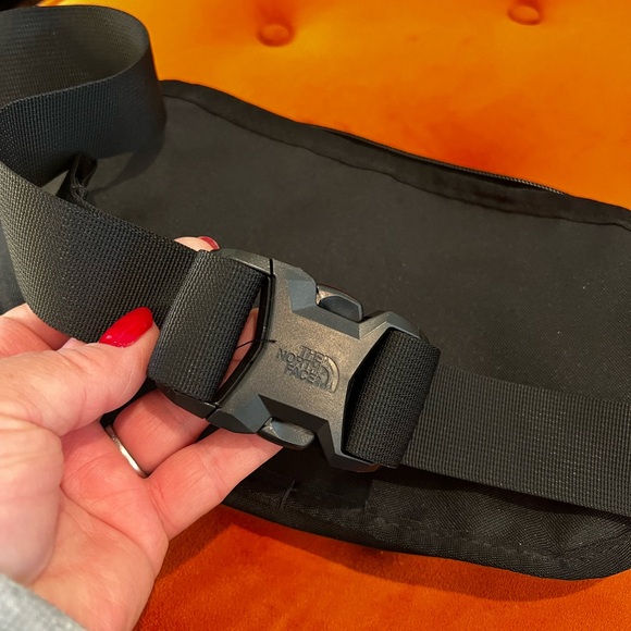 NorthFace Fanny Bag - Picture 5 of 5
